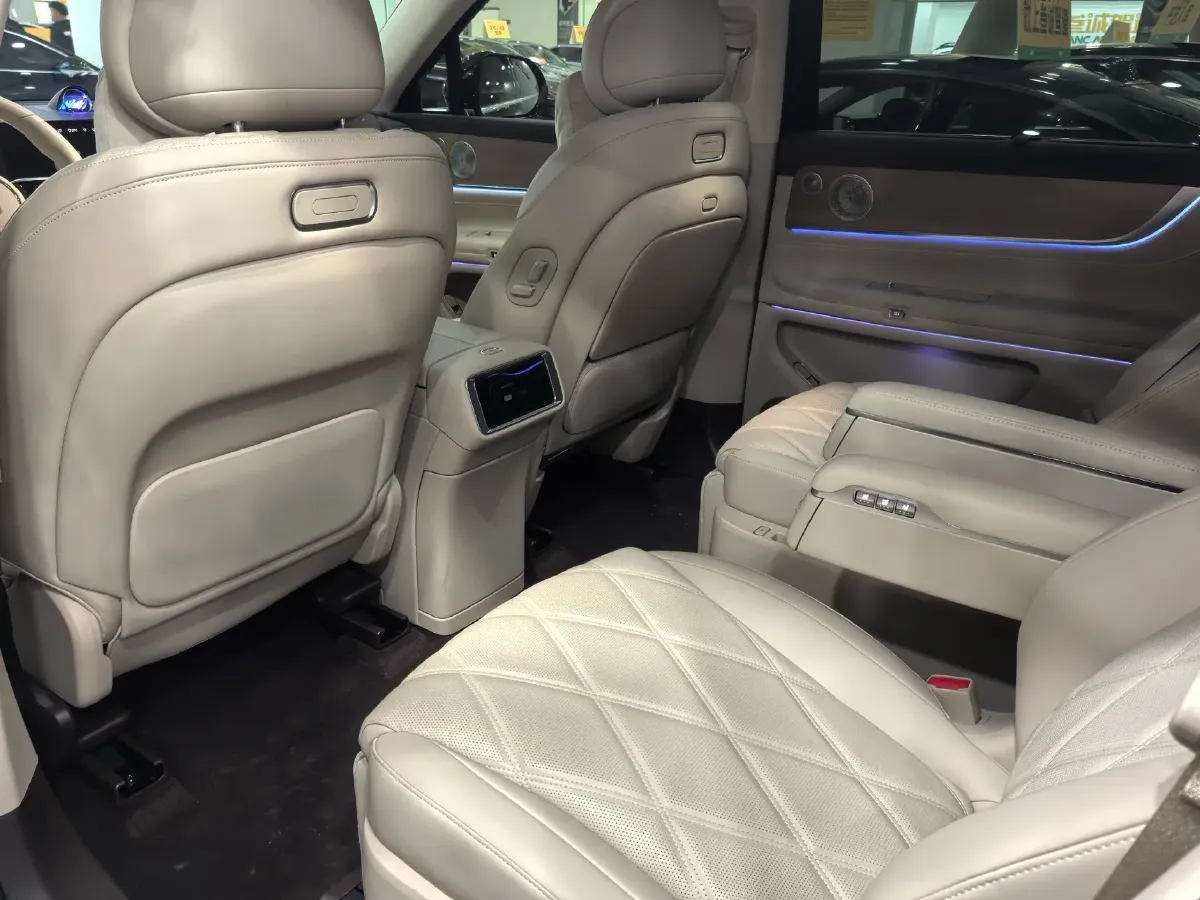 2025 AITO AITO M9 REEV 160HP REEV 52KWH,autocango,china used car exporter,china ev exporter,chinese used car exporter,chinese used ev exporter