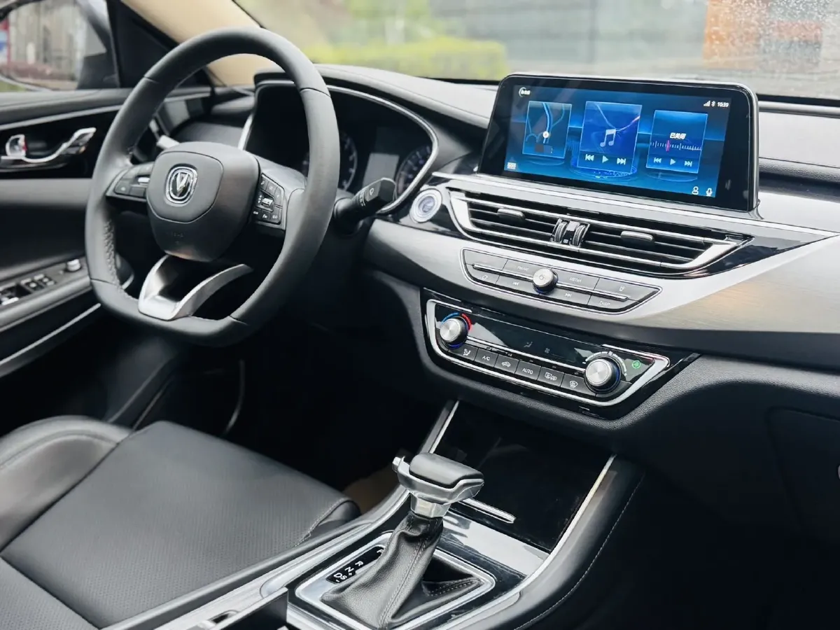 2021 ChangAn Raeton CC 1.5T 180HP L4 7DCT,autocango,china used car exporter,china ev exporter,chinese used car exporter,chinese used ev exporter