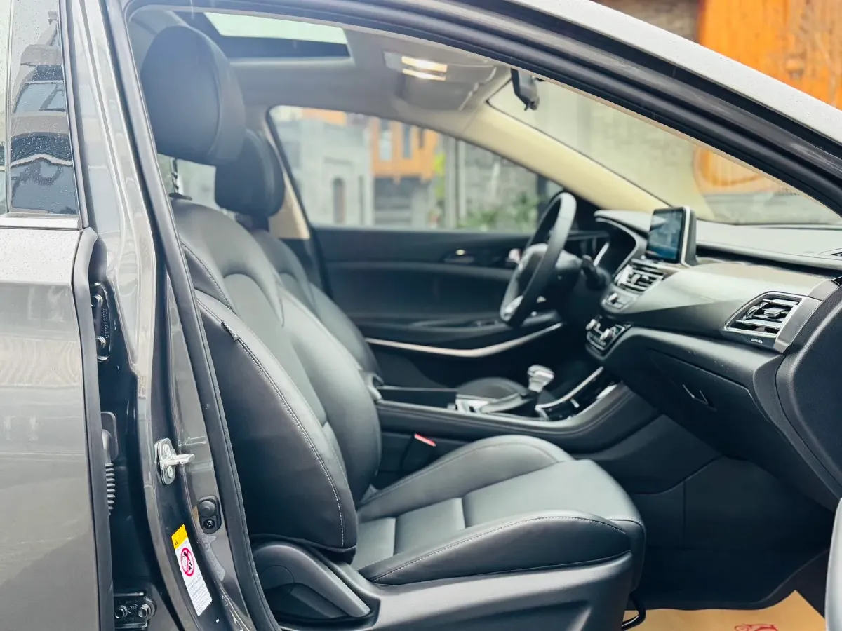 2021 ChangAn Raeton CC 1.5T 180HP L4 7DCT,autocango,china used car exporter,china ev exporter,chinese used car exporter,chinese used ev exporter