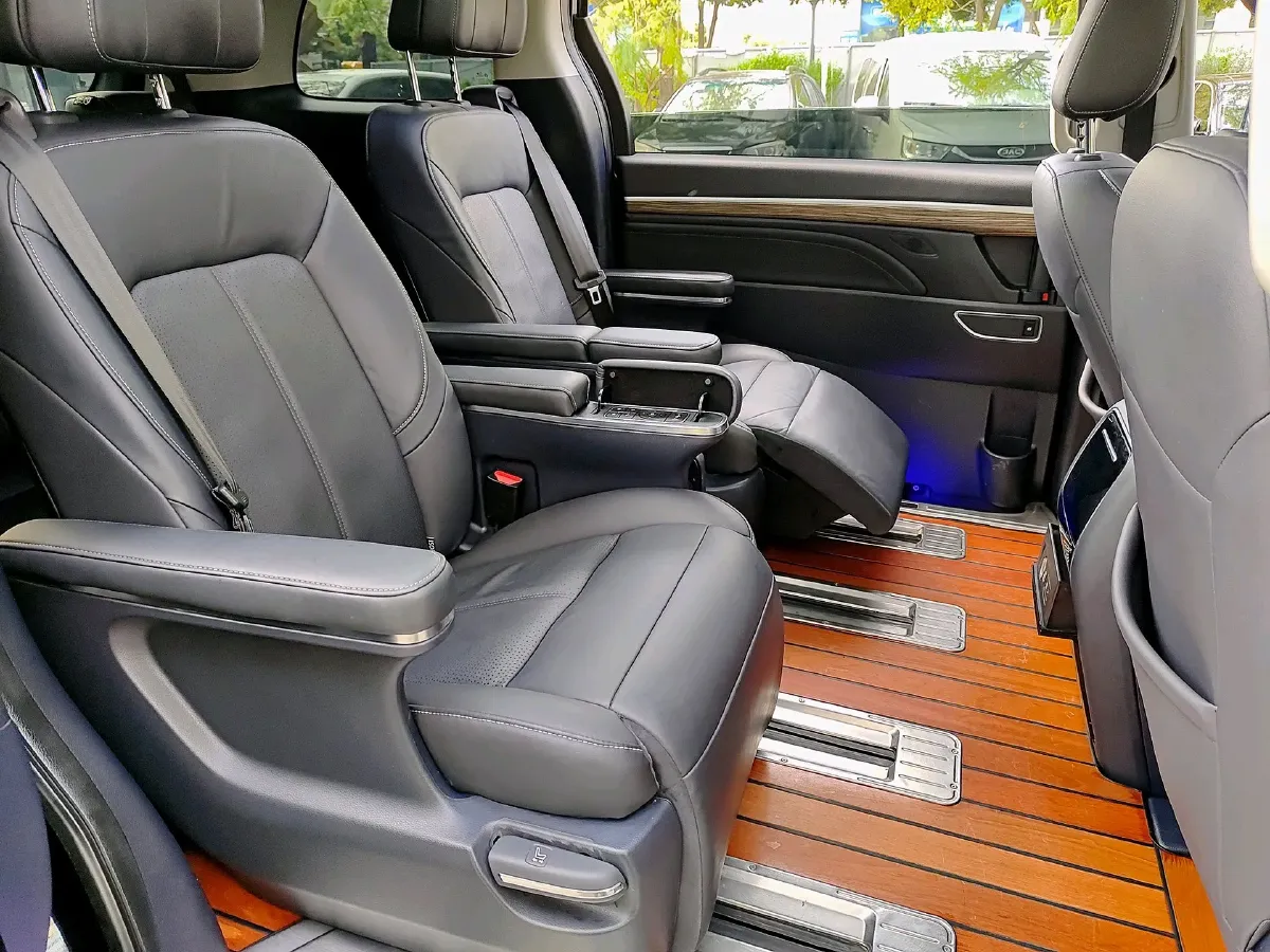 2021 GAC Trumpchi M8 2.0T 252HP L4 8AT,autocango,china used car exporter,china ev exporter,chinese used car exporter,chinese used ev exporter