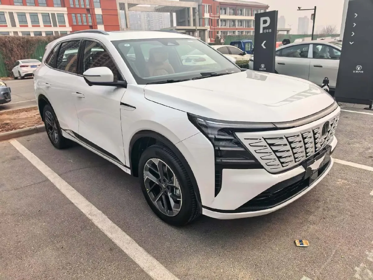 2025 ChangAn CS75 Plus 1.5T 192HP L4 8AT,autocango,china used car exporter,china ev exporter,chinese used car exporter,chinese used ev exporter