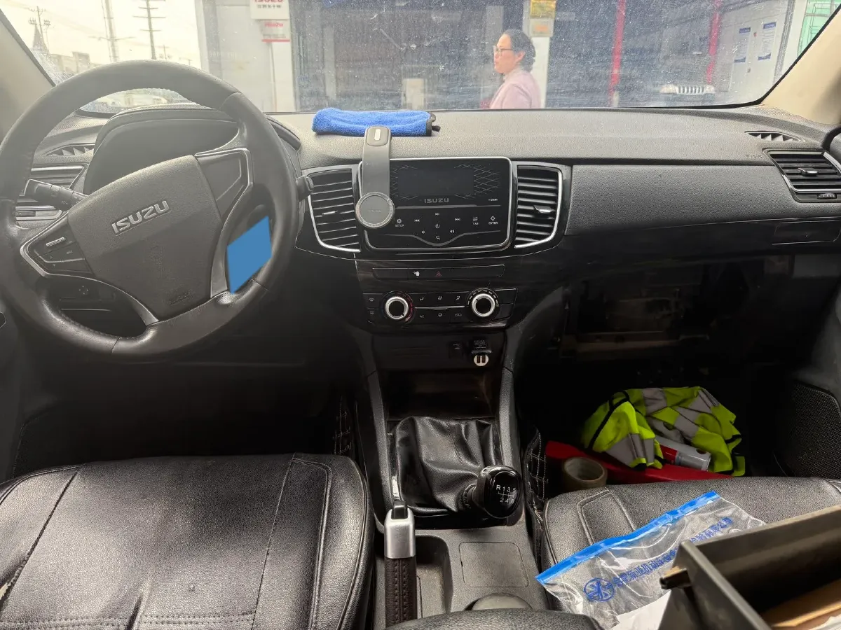 2019 Isuzu LingTuo 2.5T 129HP L4 6MT,autocango,china used car exporter,china ev exporter,chinese used car exporter,chinese used ev exporter