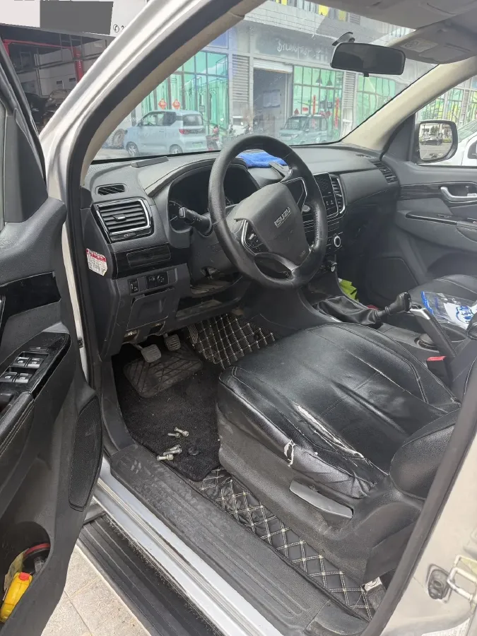 2019 Isuzu LingTuo 2.5T 129HP L4 6MT,autocango,china used car exporter,china ev exporter,chinese used car exporter,chinese used ev exporter