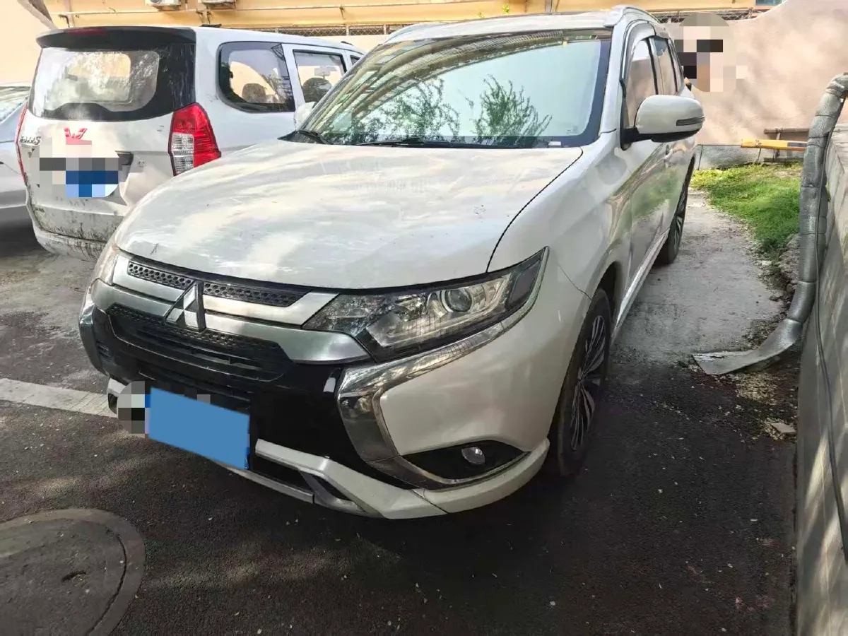 2021 Mitsubishi Outlander 2.0L 166HP L4 CVT,autocango,china used car exporter,china ev exporter,chinese used car exporter,chinese used ev exporter