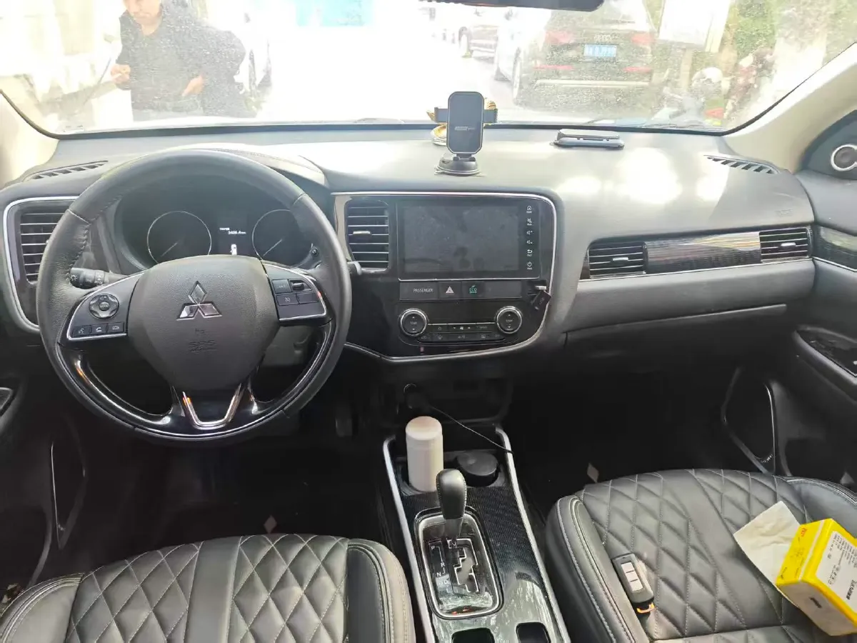 2021 Mitsubishi Outlander 2.0L 166HP L4 CVT,autocango,china used car exporter,china ev exporter,chinese used car exporter,chinese used ev exporter