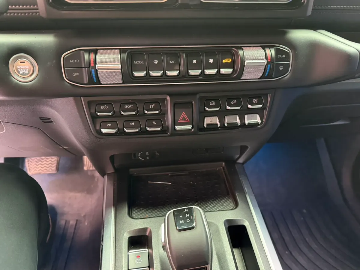 2025 212 212 T01 2.0T 252HP L4 8AT,autocango,china used car exporter,china ev exporter,chinese used car exporter,chinese used ev exporter