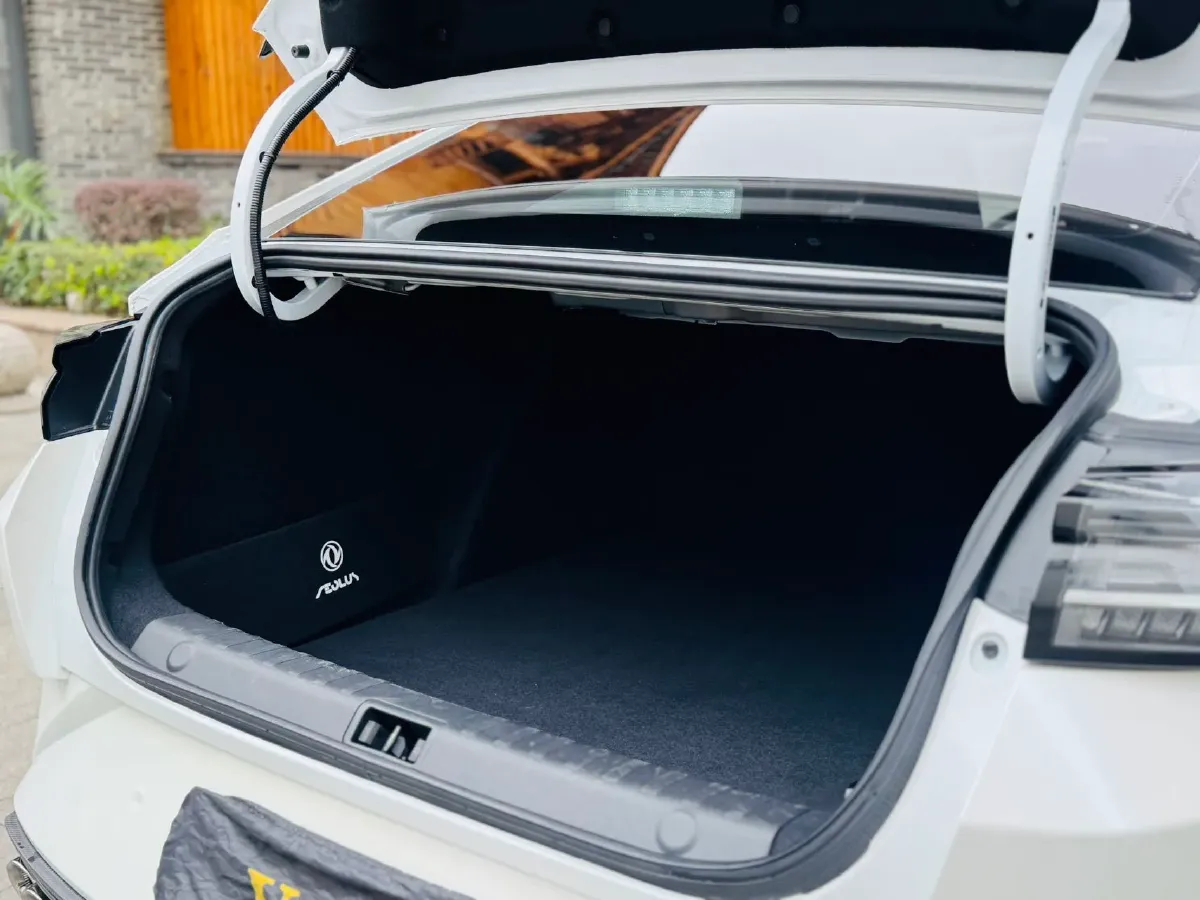 2023 DongFeng Aeolus YiXuan 1.5L 125HP L4 6DCT,autocango,china used car exporter,china ev exporter,chinese used car exporter,chinese used ev exporter