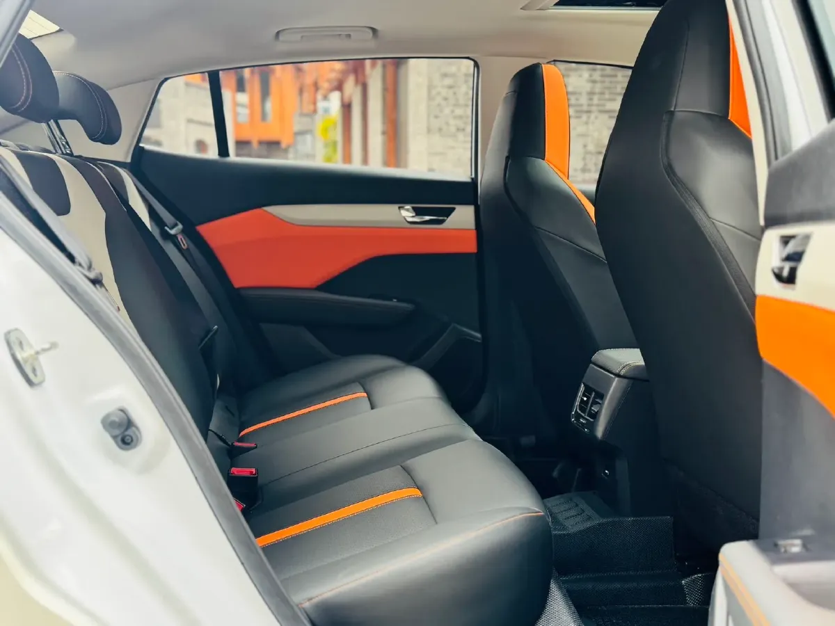 2023 DongFeng Aeolus YiXuan 1.5L 125HP L4 6DCT,autocango,china used car exporter,china ev exporter,chinese used car exporter,chinese used ev exporter