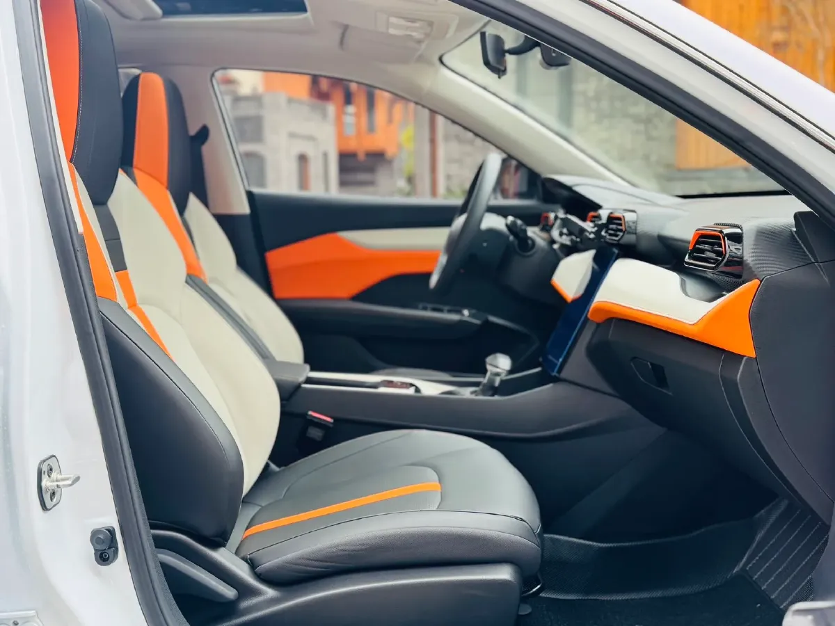 2023 DongFeng Aeolus YiXuan 1.5L 125HP L4 6DCT,autocango,china used car exporter,china ev exporter,chinese used car exporter,chinese used ev exporter