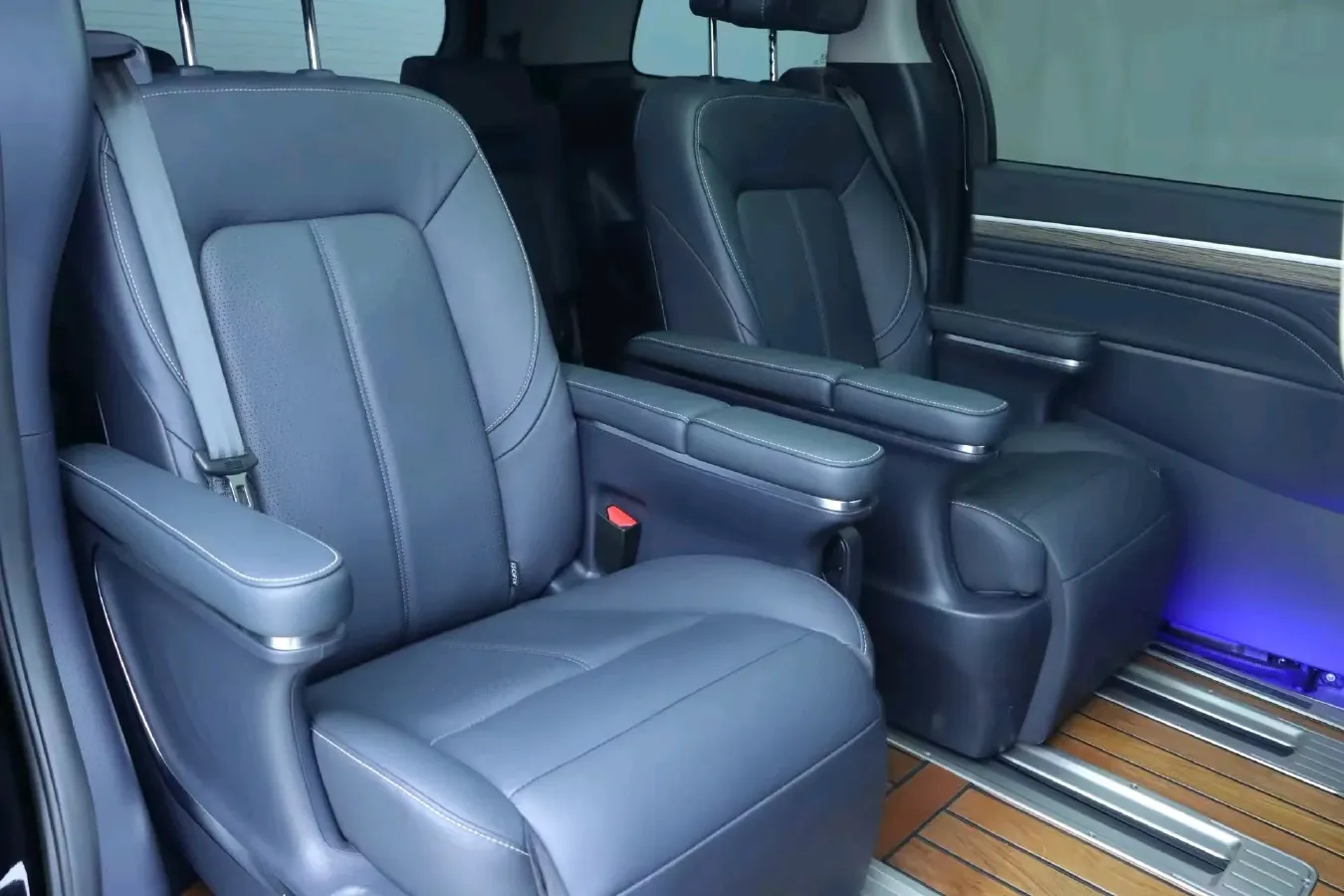 2021 GAC Trumpchi M8 2.0T 252HP L4 8AT,autocango,china used car exporter,china ev exporter,chinese used car exporter,chinese used ev exporter