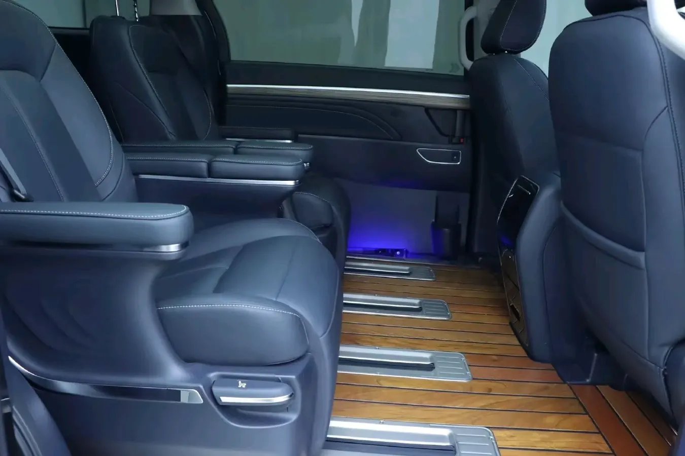 2021 GAC Trumpchi M8 2.0T 252HP L4 8AT,autocango,china used car exporter,china ev exporter,chinese used car exporter,chinese used ev exporter