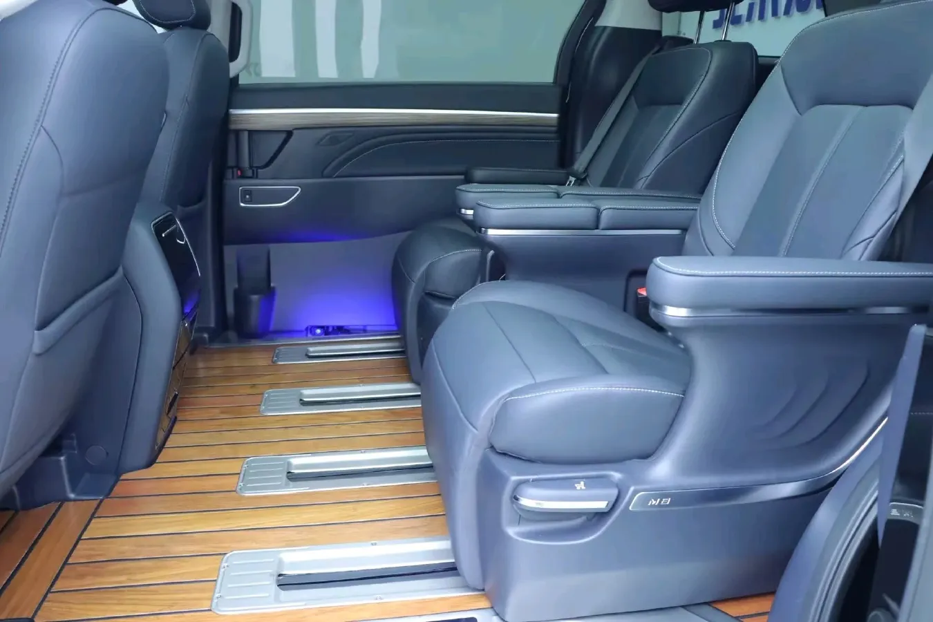 2021 GAC Trumpchi M8 2.0T 252HP L4 8AT,autocango,china used car exporter,china ev exporter,chinese used car exporter,chinese used ev exporter