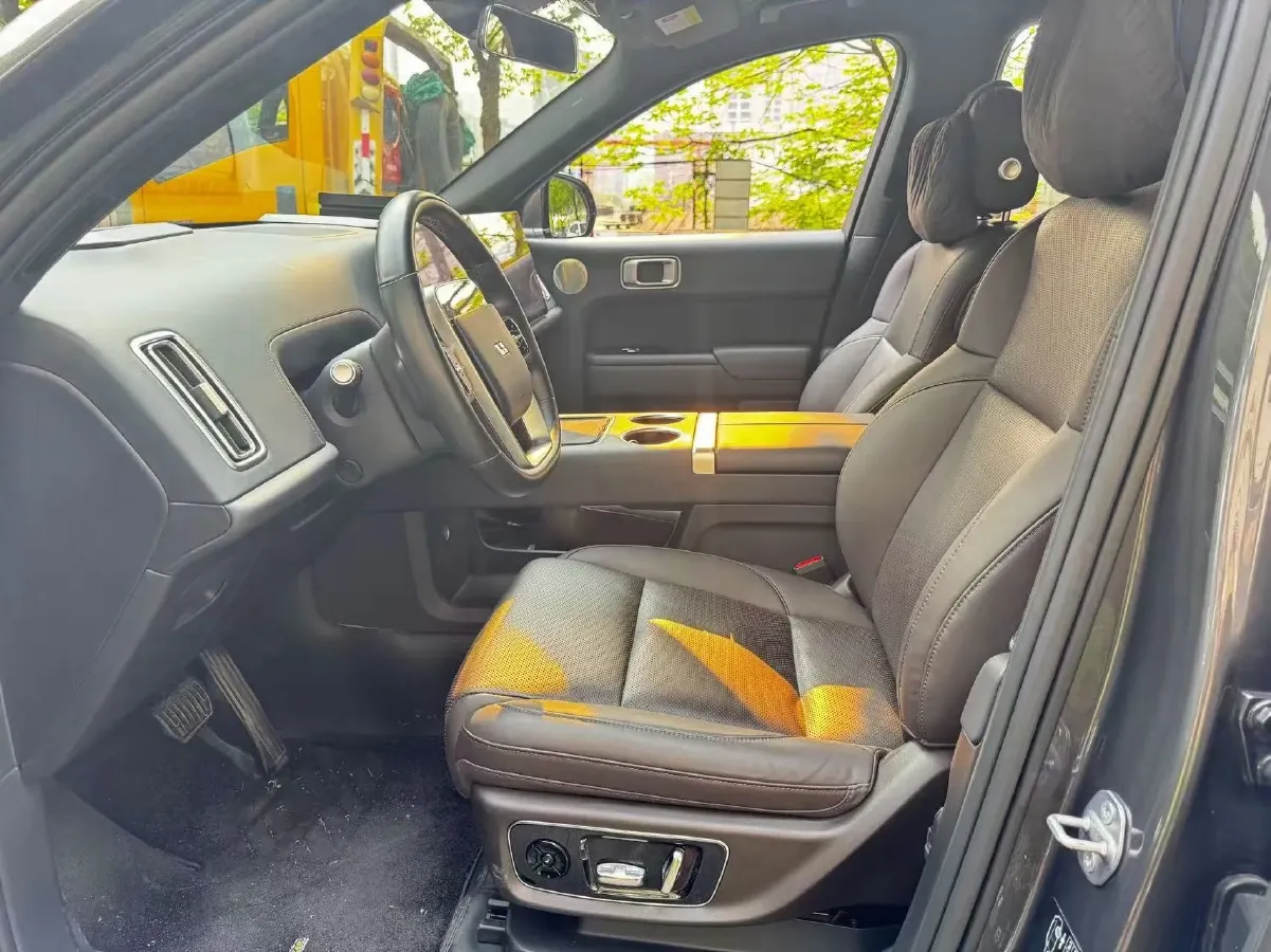 2024 Volvo S60 2.0T 197HP L4 7DCT,autocango,china used car exporter,china ev exporter,chinese used car exporter,chinese used ev exporter