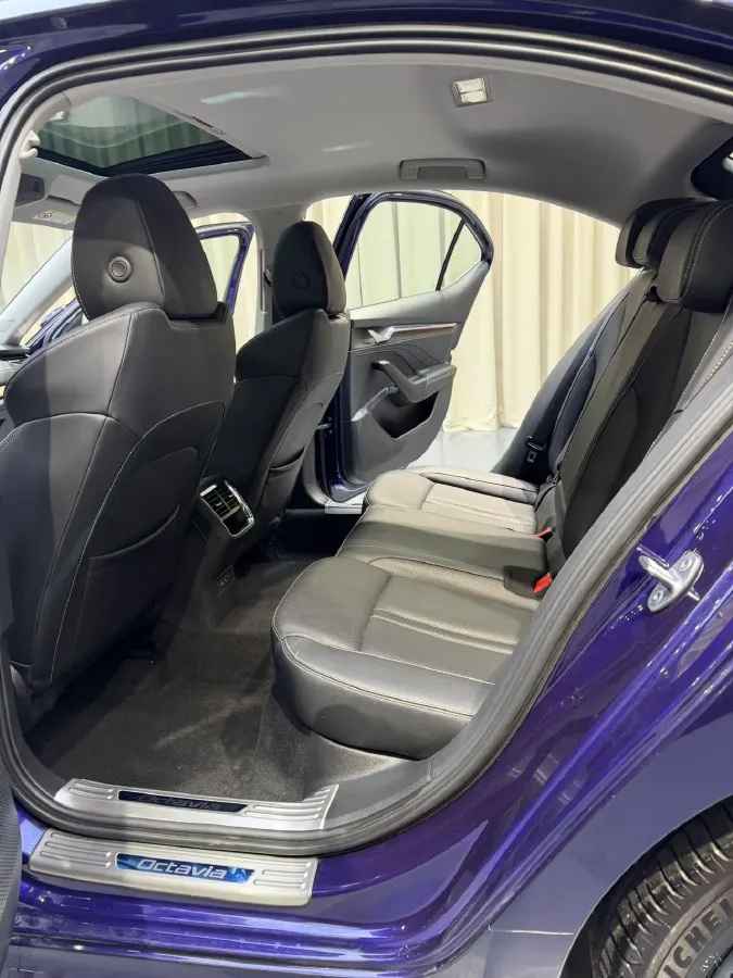 2021 Skoda Octavia 1.4T 150HP L4 7DCT,autocango,china used car exporter,china ev exporter,chinese used car exporter,chinese used ev exporter