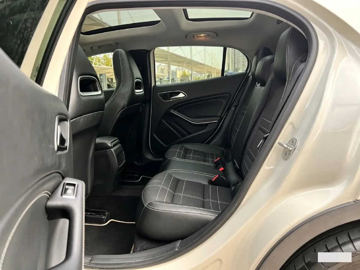 2015 Mercedes-Benz GLA Class 1.6T 156HP L4 7DCT,autocango,china used car exporter,china ev exporter,chinese used car exporter,chinese used ev exporter