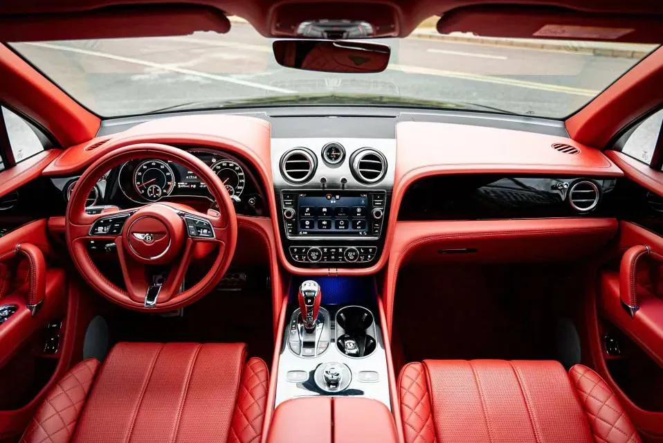 2018 Bentley Bentayga 4.0T 550HP V8 8AT,autocango,china used car exporter,china ev exporter,chinese used car exporter,chinese used ev exporter