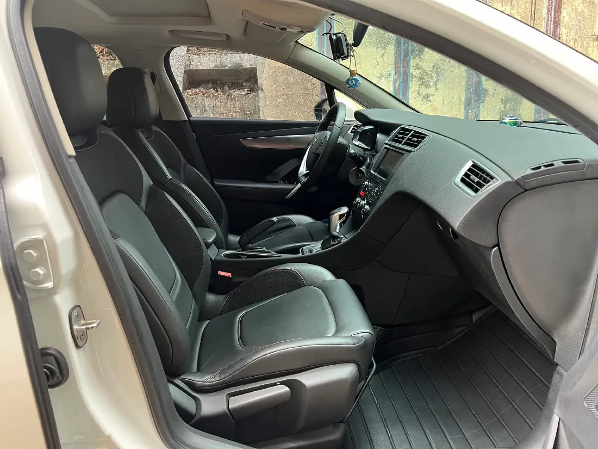 2016 DS 4S 1.2T 136HP L3 6AT,autocango,china used car exporter,china ev exporter,chinese used car exporter,chinese used ev exporter