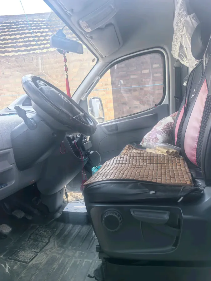 2021 MAXUS XinTu V80 2.0T 127HP L4 6MT,autocango,china used car exporter,china ev exporter,chinese used car exporter,chinese used ev exporter