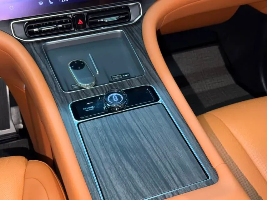 2024 AITO AITO M9 1.5T 152HP L4 REEV 52KWH,autocango,china used car exporter,china ev exporter,chinese used car exporter,chinese used ev exporter