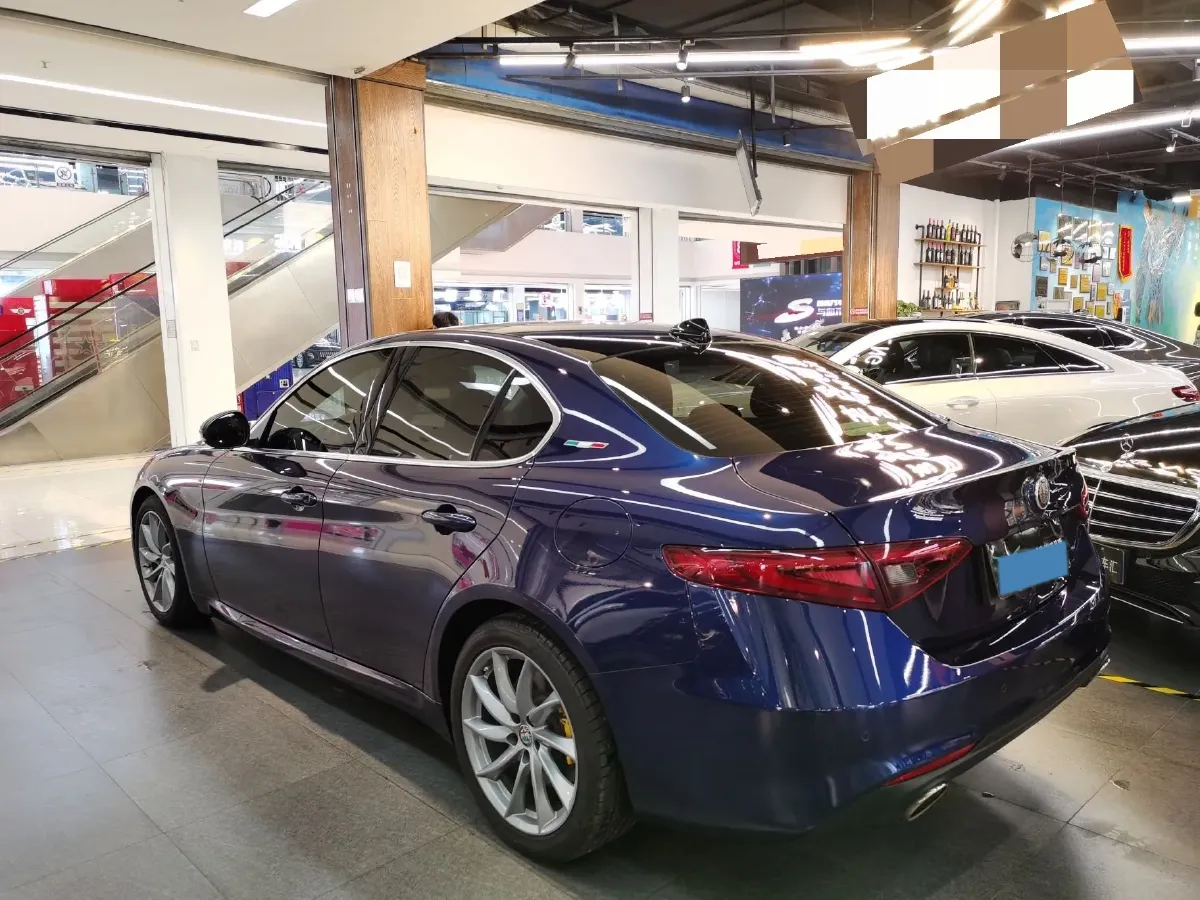 2020 Alfa Romeo Giulia 2.0T 280HP L4 8AT,autocango,china used car exporter,china ev exporter,chinese used car exporter,chinese used ev exporter
