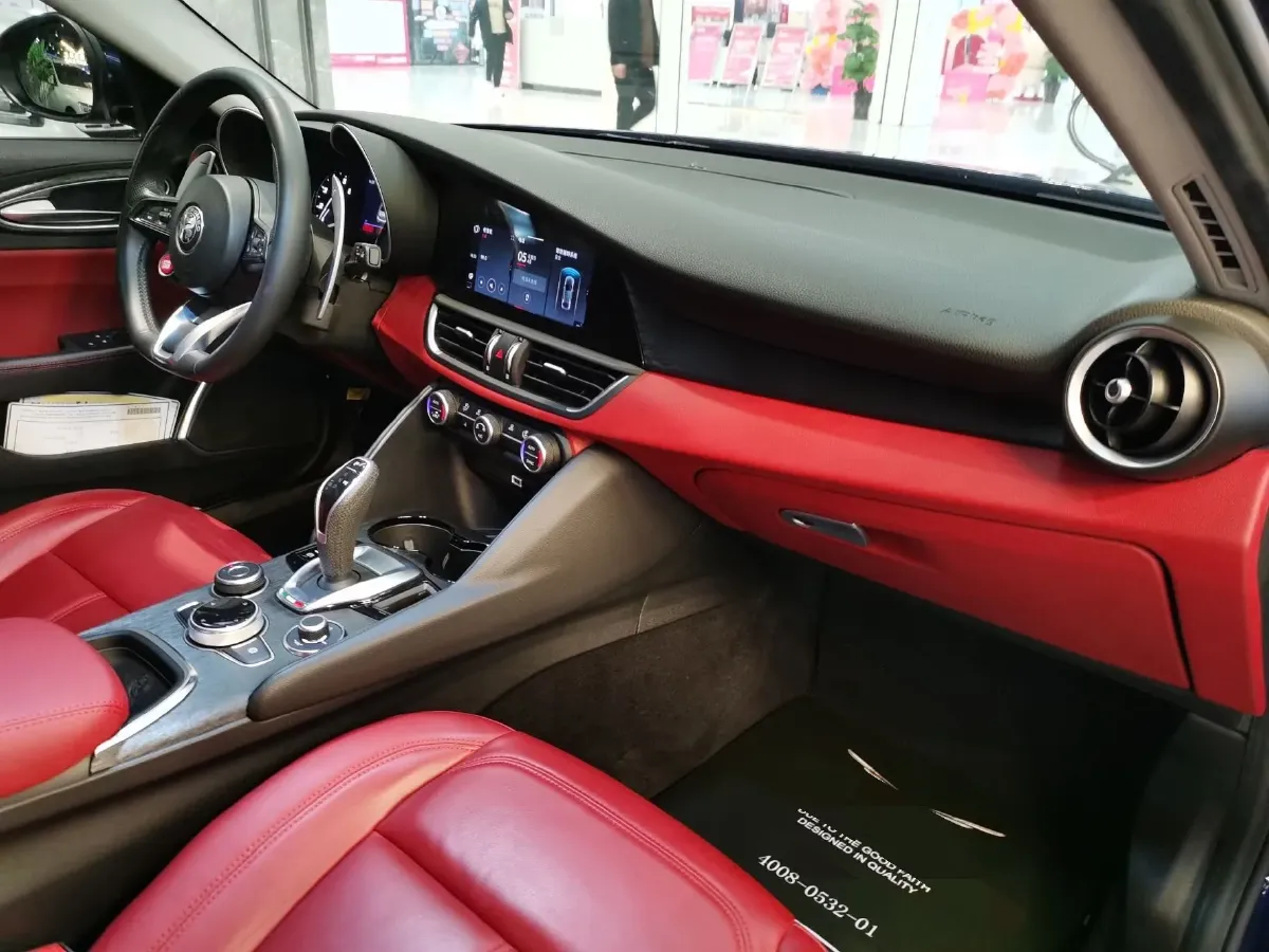 2020 Alfa Romeo Giulia 2.0T 280HP L4 8AT,autocango,china used car exporter,china ev exporter,chinese used car exporter,chinese used ev exporter