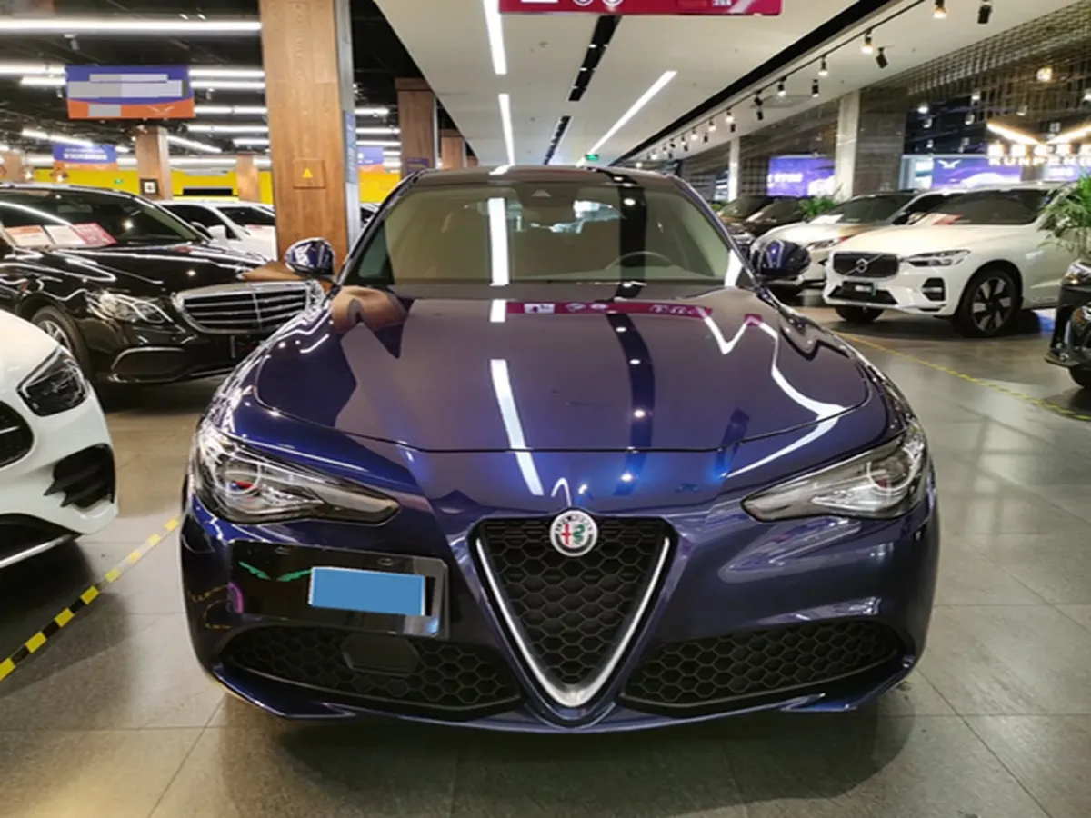 2020 Alfa Romeo Giulia 2.0T 280HP L4 8AT,autocango,china used car exporter,china ev exporter,chinese used car exporter,chinese used ev exporter