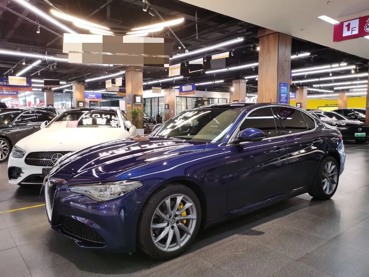 2020 Alfa Romeo Giulia 2.0T 280HP L4 8AT,autocango,china used car exporter,china ev exporter,chinese used car exporter,chinese used ev exporter