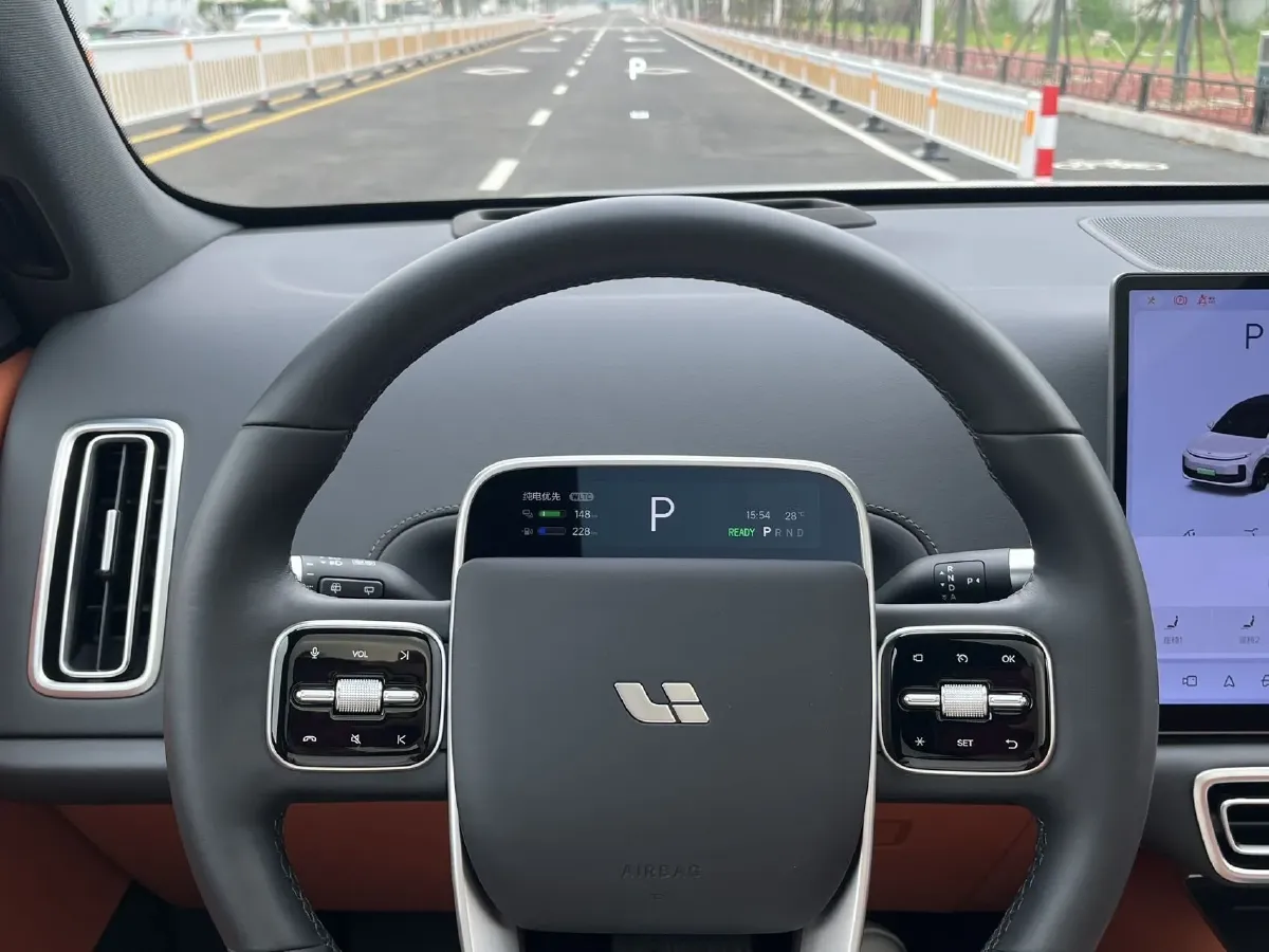 2024 Li L6 Range Extended 154HP L4 REEV 36.8KWH,autocango,china used car exporter,china ev exporter,chinese used car exporter,chinese used ev exporter