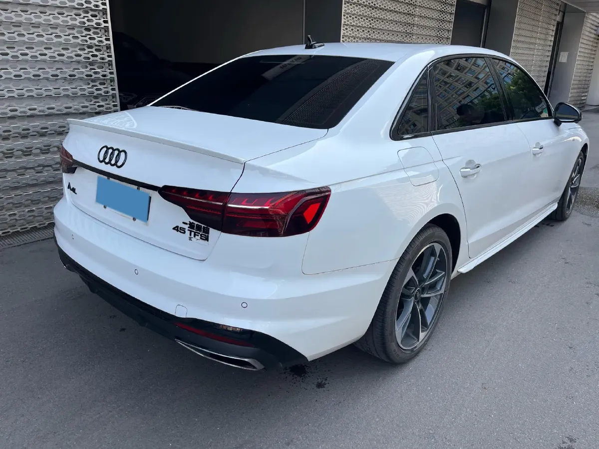 2023 Audi A4L 2.0T 190HP L4 7DCT,autocango,china used car exporter,china ev exporter,chinese used car exporter,chinese used ev exporter