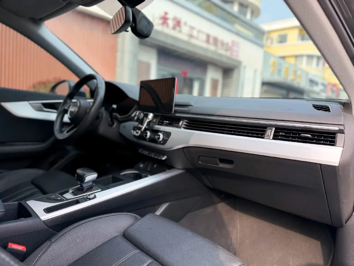 2020 Audi A4L 2.0T 190HP L4 7DCT,autocango,china used car exporter,china ev exporter,chinese used car exporter,chinese used ev exporter