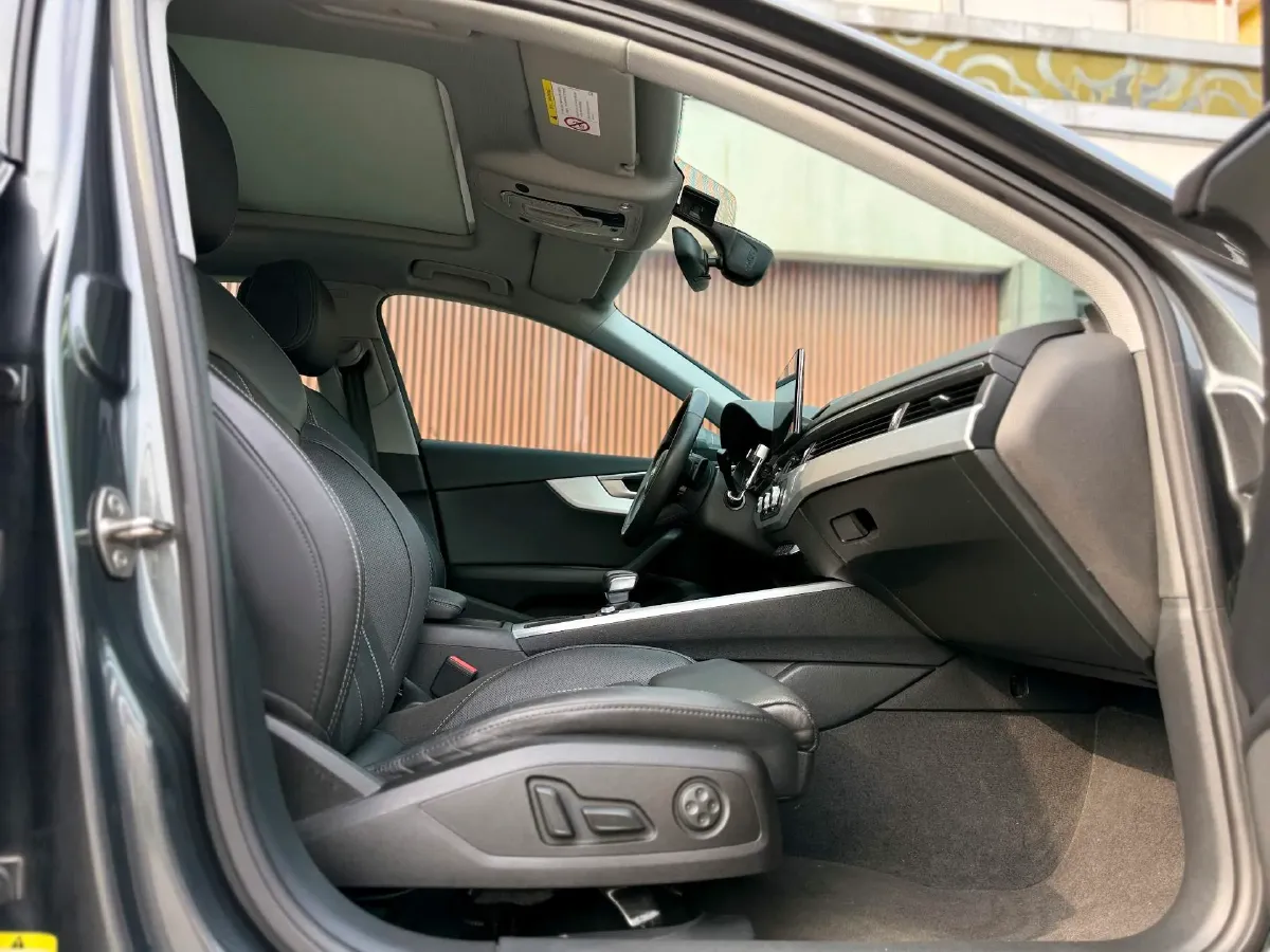 2020 Audi A4L 2.0T 190HP L4 7DCT,autocango,china used car exporter,china ev exporter,chinese used car exporter,chinese used ev exporter