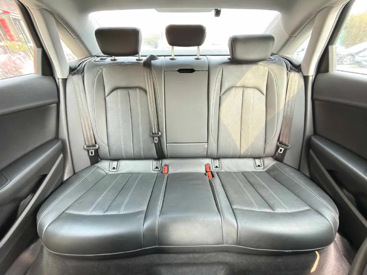 2020 Audi A4L 2.0T 190HP L4 7DCT,autocango,china used car exporter,china ev exporter,chinese used car exporter,chinese used ev exporter