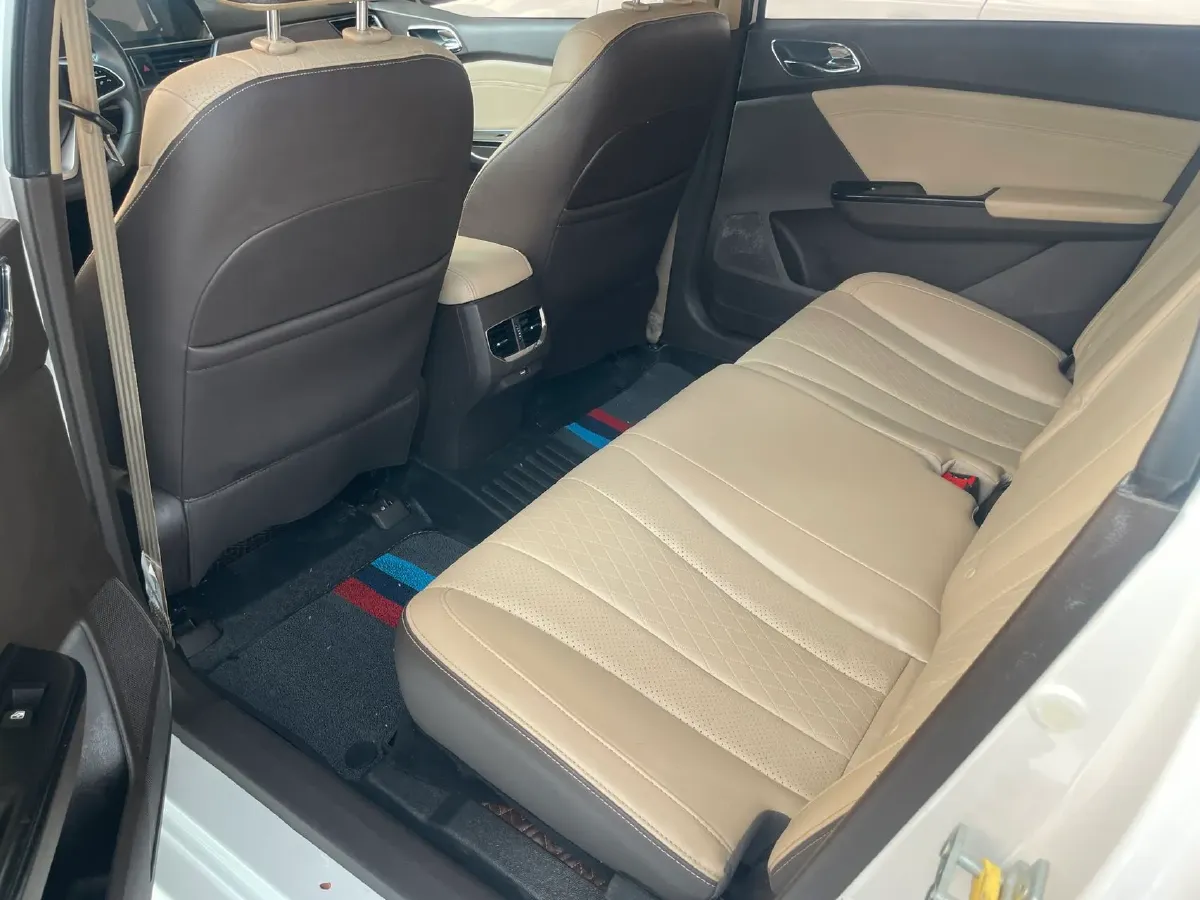 2017 BaoJun 310W 1.5L 112HP L4 6MT,autocango,china used car exporter,china ev exporter,chinese used car exporter,chinese used ev exporter