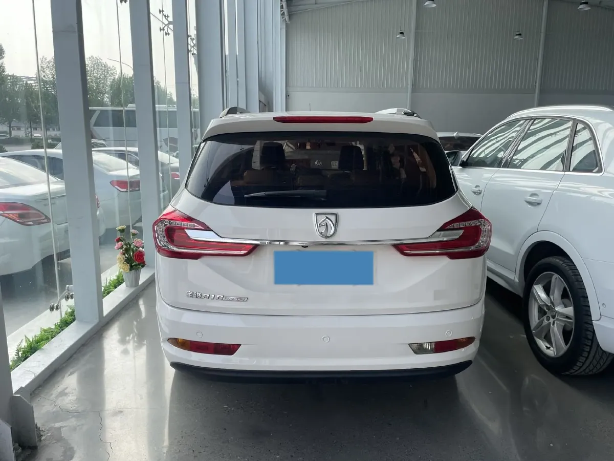 2017 BaoJun 310W 1.5L 112HP L4 6MT,autocango,china used car exporter,china ev exporter,chinese used car exporter,chinese used ev exporter