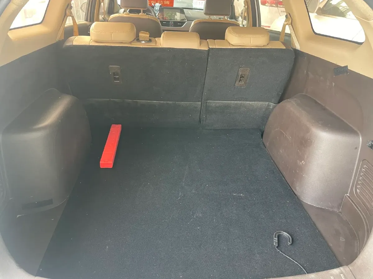 2017 BaoJun 310W 1.5L 112HP L4 6MT,autocango,china used car exporter,china ev exporter,chinese used car exporter,chinese used ev exporter