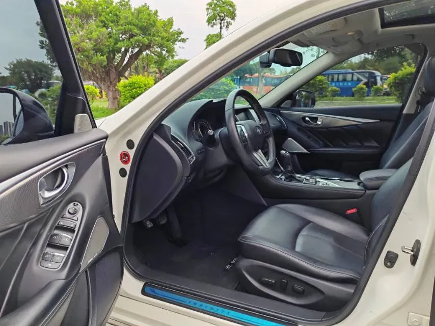 2018 Jeep Grand Commander 2.0T 265HP L4 9AT,autocango,china used car exporter,china ev exporter,chinese used car exporter,chinese used ev exporter