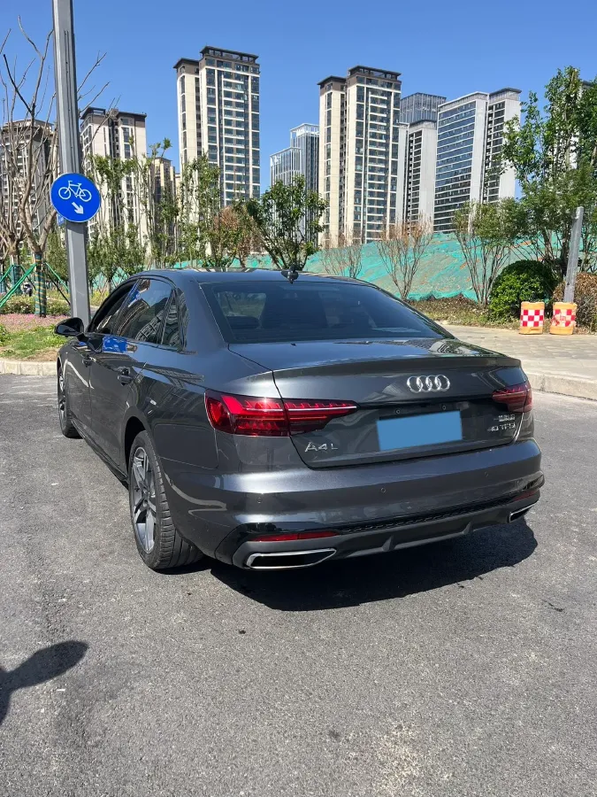 2023 Audi A4L 2.0T 190HP L4 7DCT,autocango,china used car exporter,china ev exporter,chinese used car exporter,chinese used ev exporter