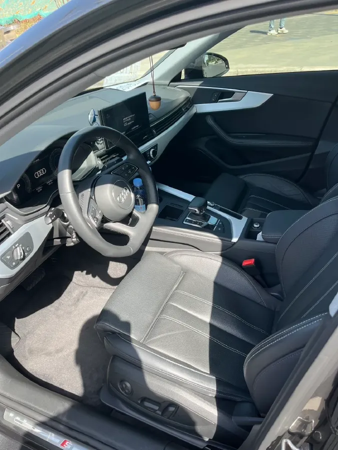 2023 Audi A4L 2.0T 190HP L4 7DCT,autocango,china used car exporter,china ev exporter,chinese used car exporter,chinese used ev exporter