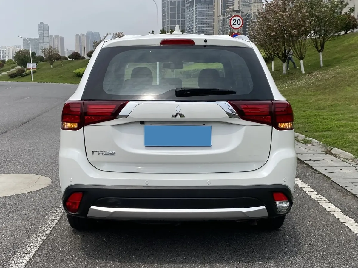 2018 Mitsubishi Outlander 2.4L 192HP L4 CVT,autocango,china used car exporter,china ev exporter,chinese used car exporter,chinese used ev exporter