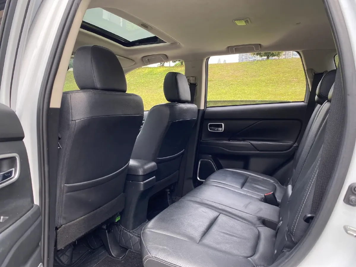 2018 Mitsubishi Outlander 2.4L 192HP L4 CVT,autocango,china used car exporter,china ev exporter,chinese used car exporter,chinese used ev exporter