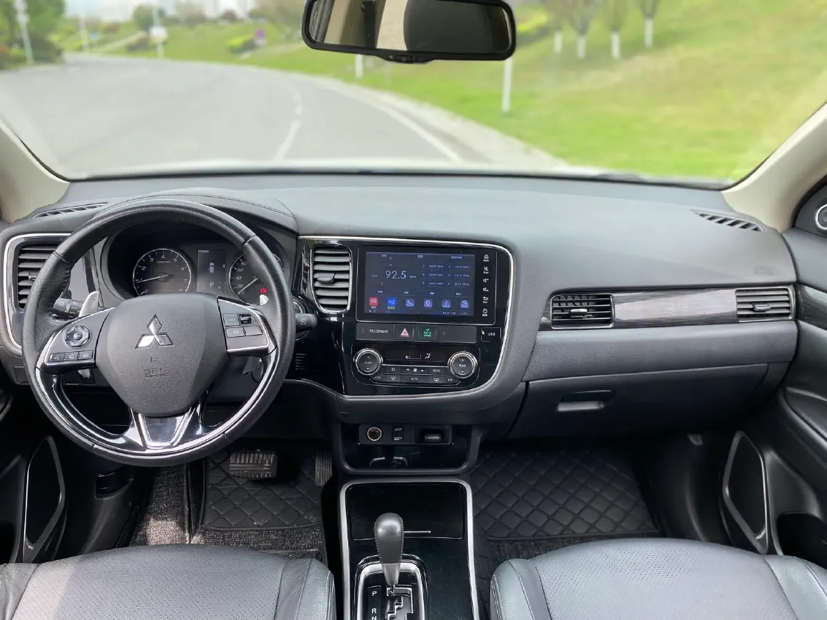 2018 Mitsubishi Outlander 2.4L 192HP L4 CVT,autocango,china used car exporter,china ev exporter,chinese used car exporter,chinese used ev exporter