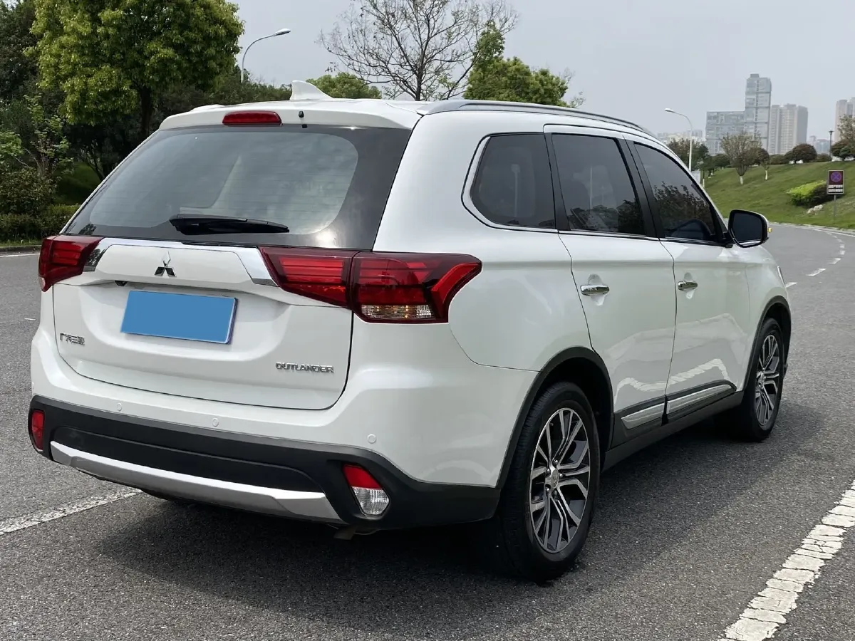2018 Mitsubishi Outlander 2.4L 192HP L4 CVT,autocango,china used car exporter,china ev exporter,chinese used car exporter,chinese used ev exporter