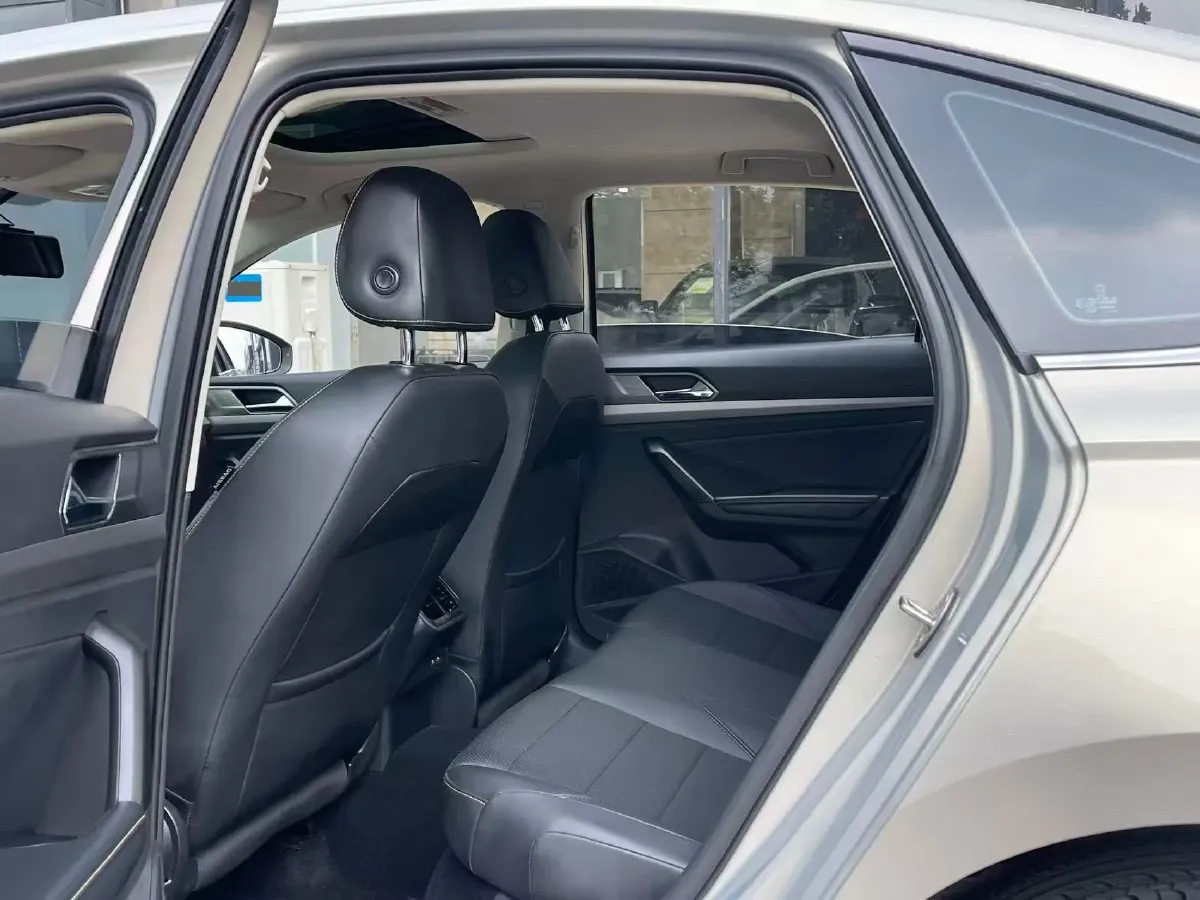 2018 Landwind XiaoYao 1.5T 163HP L4 CVT,autocango,china used car exporter,china ev exporter,chinese used car exporter,chinese used ev exporter