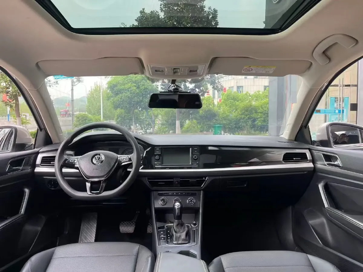 2018 Landwind XiaoYao 1.5T 163HP L4 CVT,autocango,china used car exporter,china ev exporter,chinese used car exporter,chinese used ev exporter