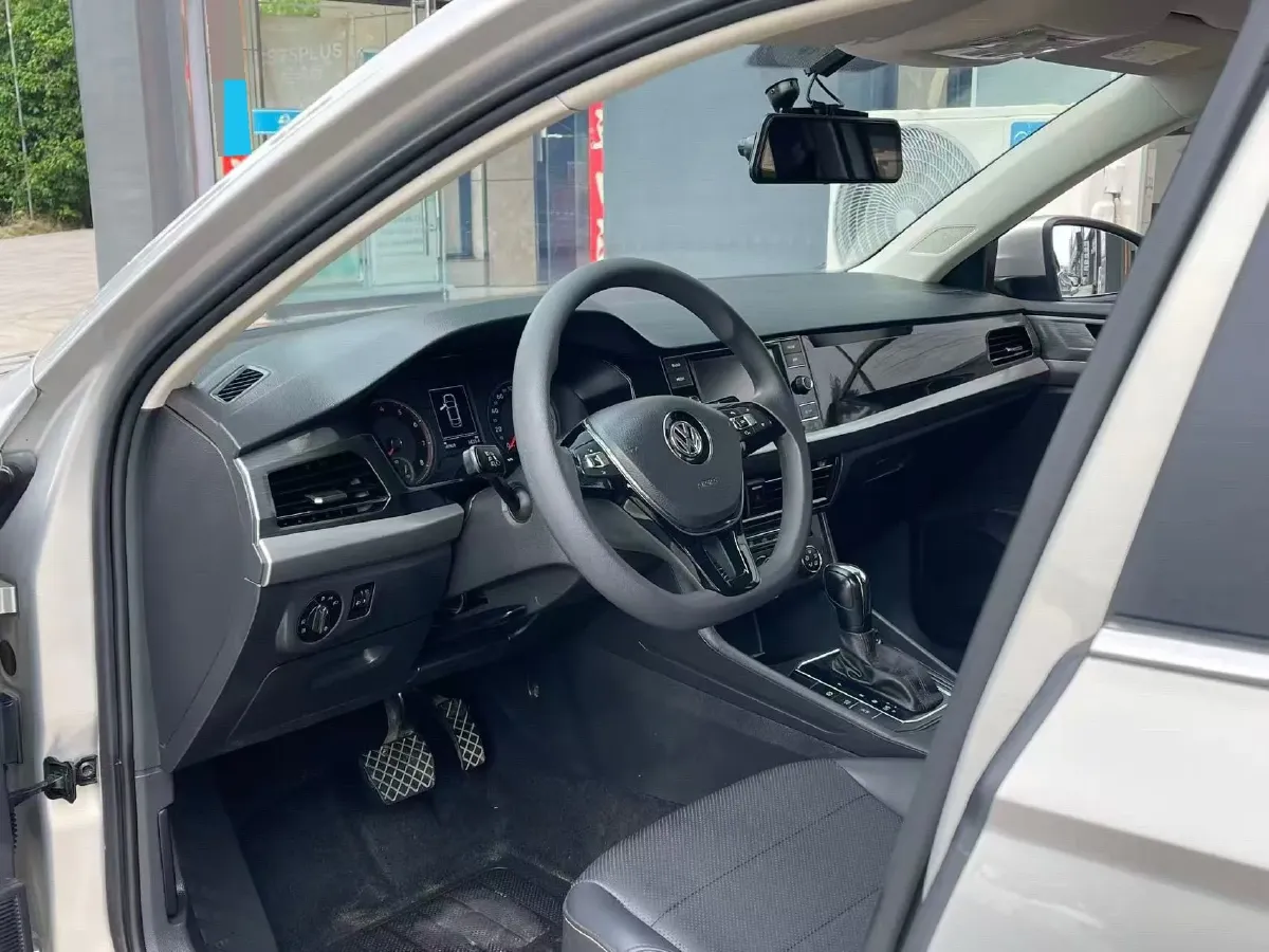 2018 Landwind XiaoYao 1.5T 163HP L4 CVT,autocango,china used car exporter,china ev exporter,chinese used car exporter,chinese used ev exporter