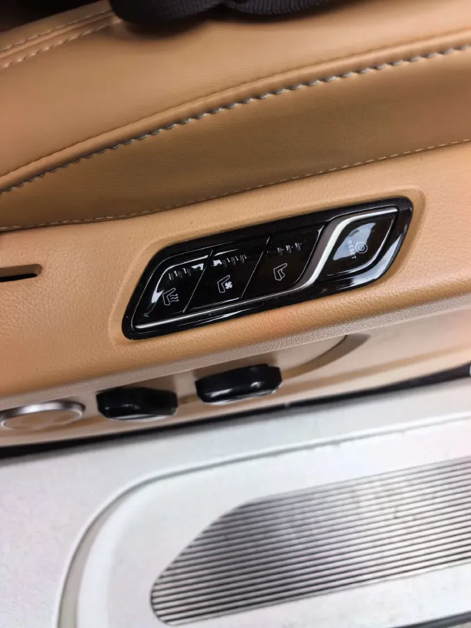 2024 Voyah Dream 1.5T 150HP L4 PHEV 43KWH,autocango,china used car exporter,china ev exporter,chinese used car exporter,chinese used ev exporter