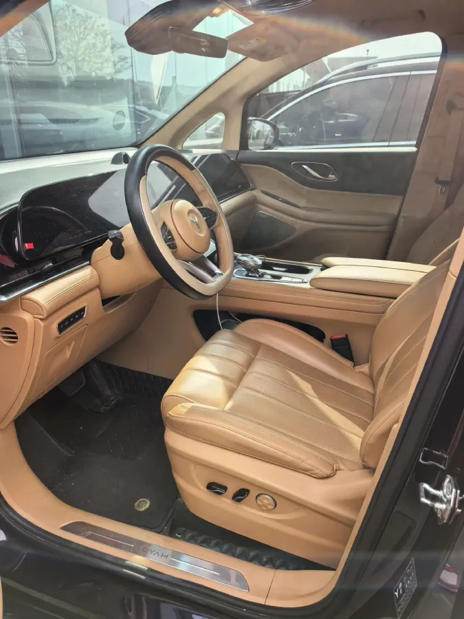 2024 Voyah Dream 1.5T 150HP L4 PHEV 43KWH,autocango,china used car exporter,china ev exporter,chinese used car exporter,chinese used ev exporter