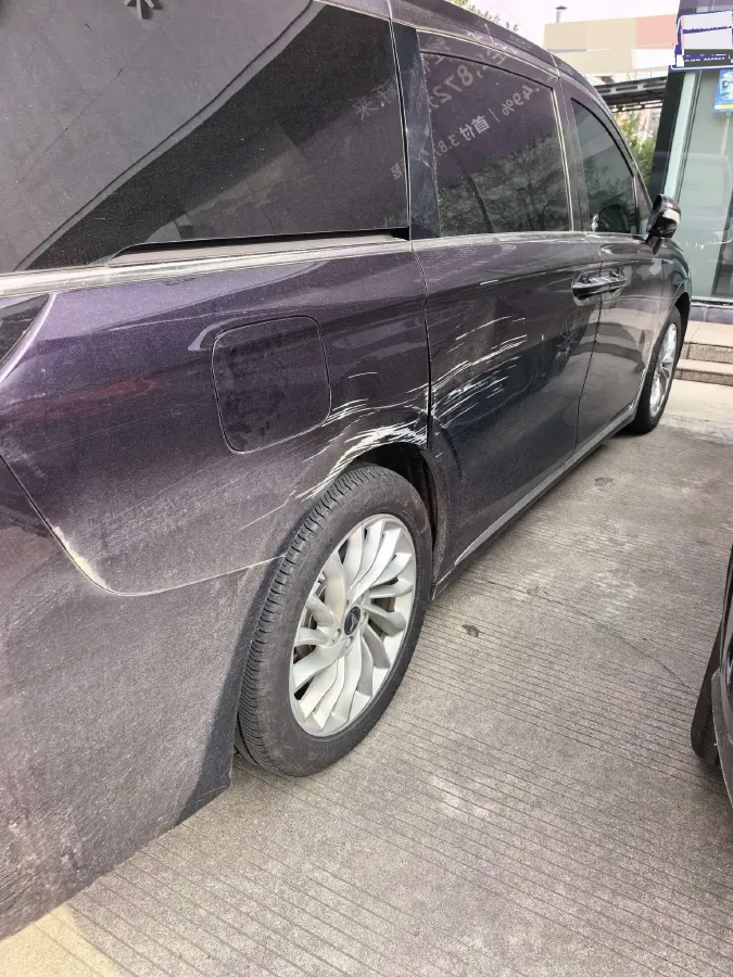 2024 Voyah Dream 1.5T 150HP L4 PHEV 43KWH,autocango,china used car exporter,china ev exporter,chinese used car exporter,chinese used ev exporter