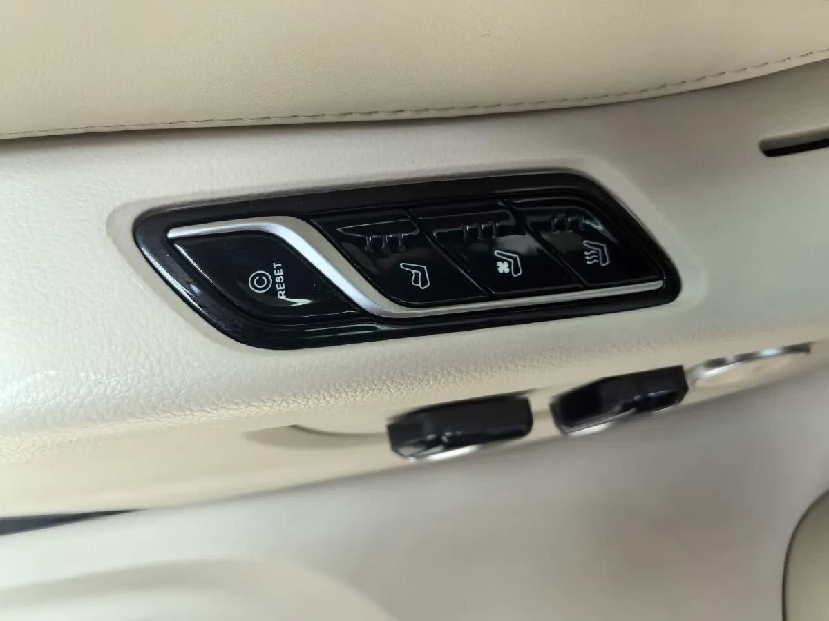 2024 Voyah Dream BEV 108.73KWH,autocango,china used car exporter,china ev exporter,chinese used car exporter,chinese used ev exporter