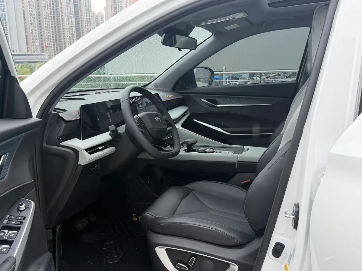 2025 ChangAn CS75 Plus 1.5T 188HP L4 8AT,autocango,china used car exporter,china ev exporter,chinese used car exporter,chinese used ev exporter